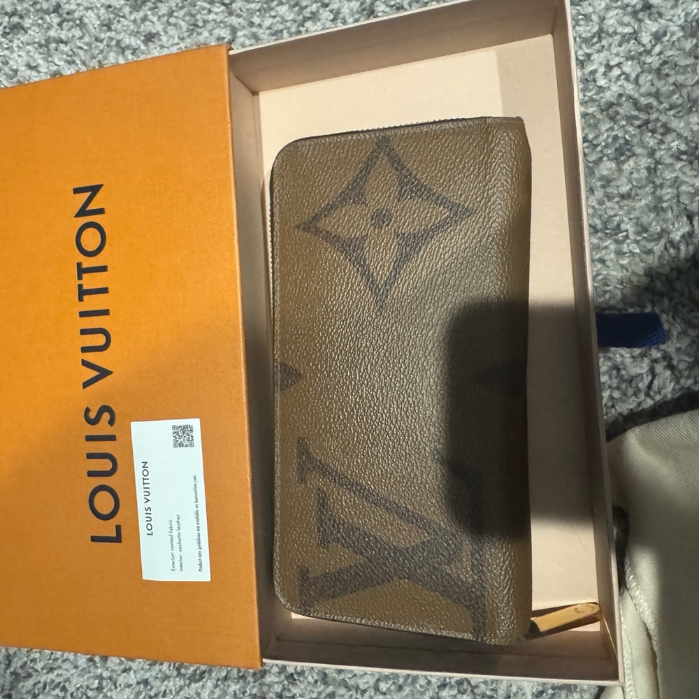 Authentic Louis Vuitton XL monogram Zipper Wallet